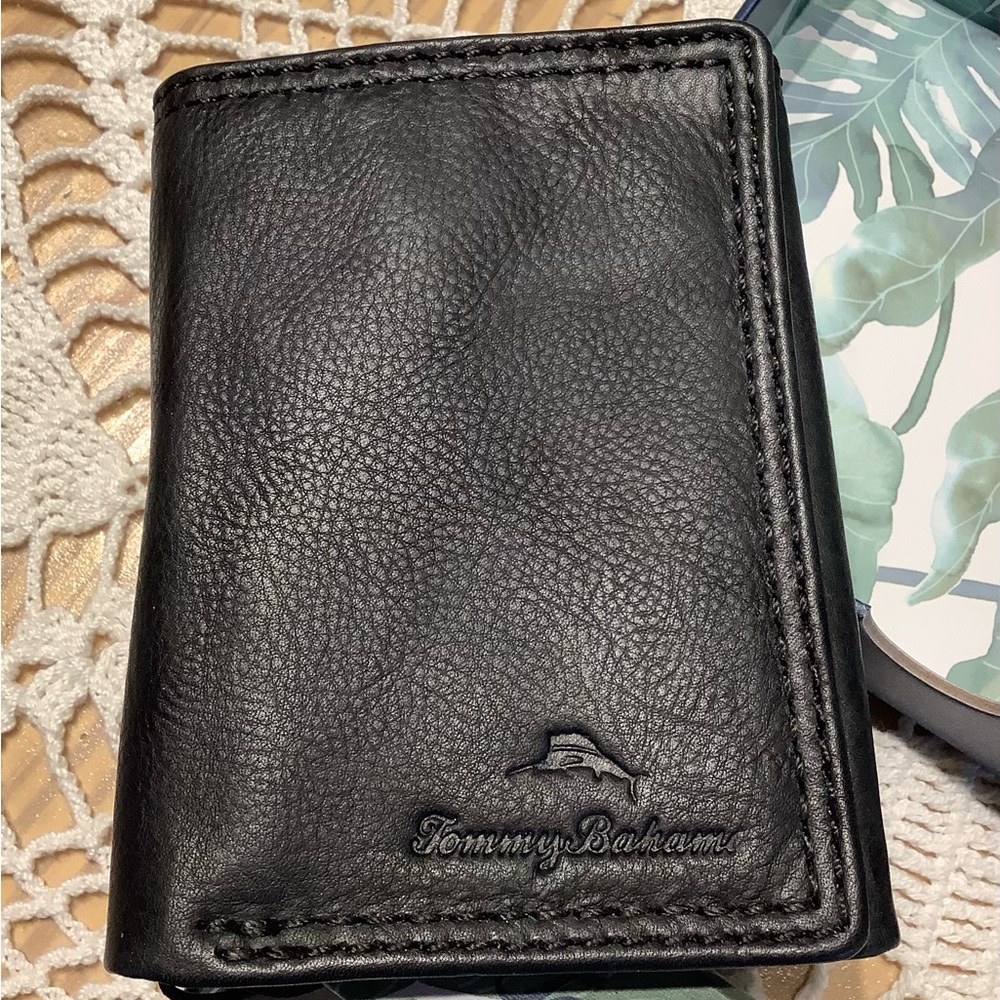 Tommy Bahama Leather Trifold Men’s Wallet